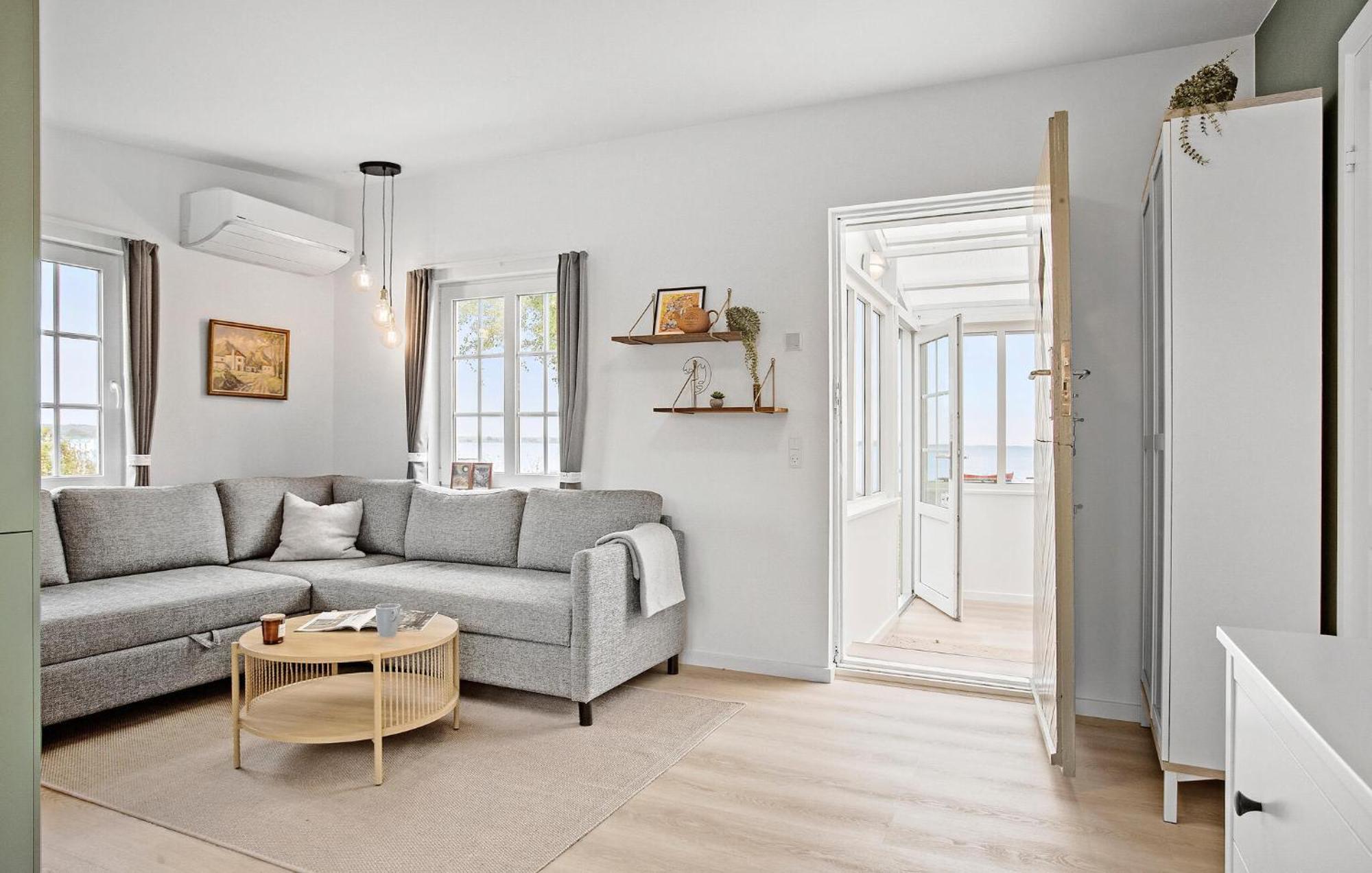 Beach Front Home In Sjolund With Kitchen Dış mekan fotoğraf